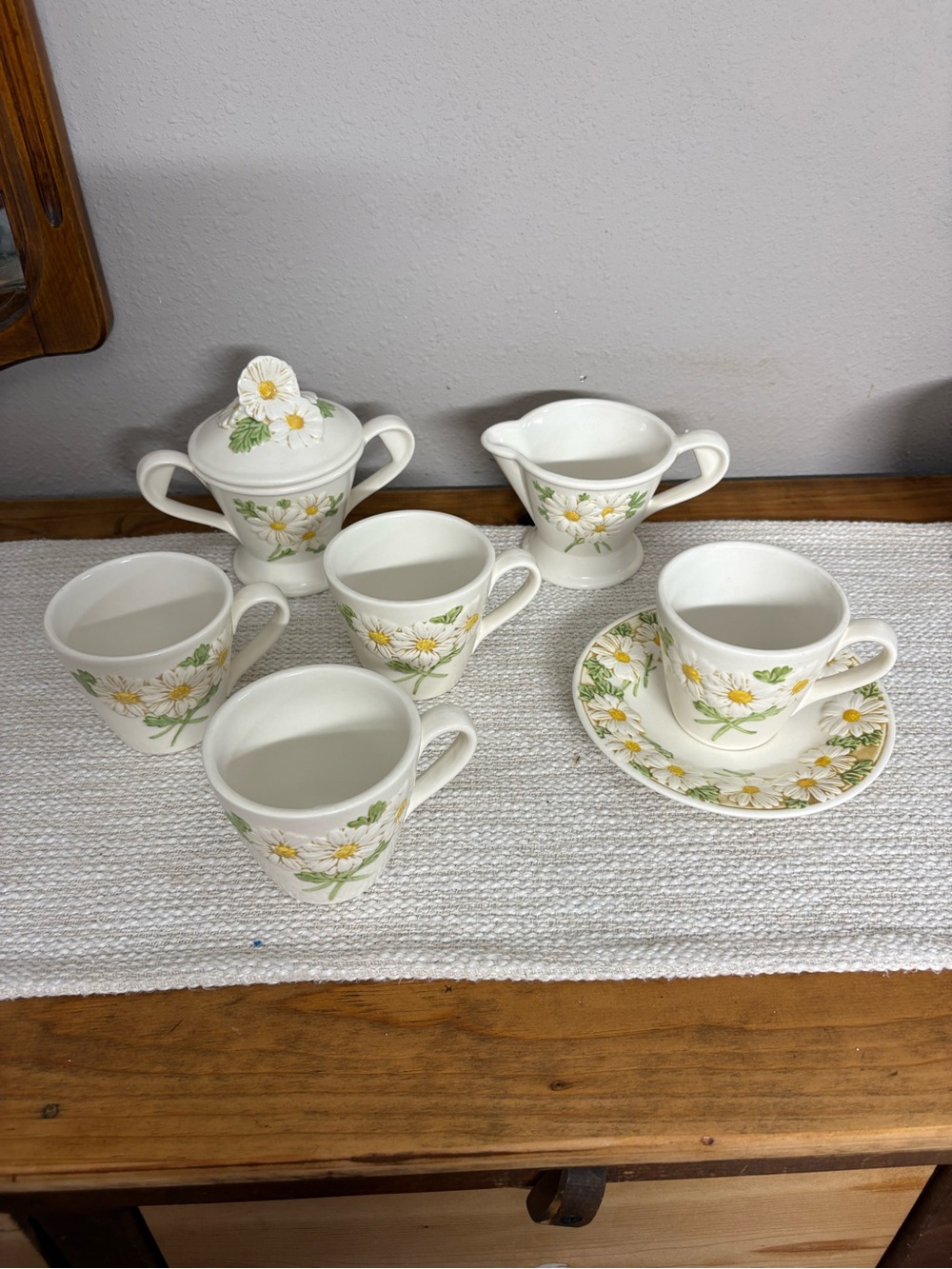 White Floral Daisy Ceramic Tea Set with Cups, Saucer, Sugar Bowl and Creamer